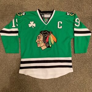 ‼️sold‼️Reebok Blackhawks Jonathan Toews 19 Green St Patricks Day Hockey
